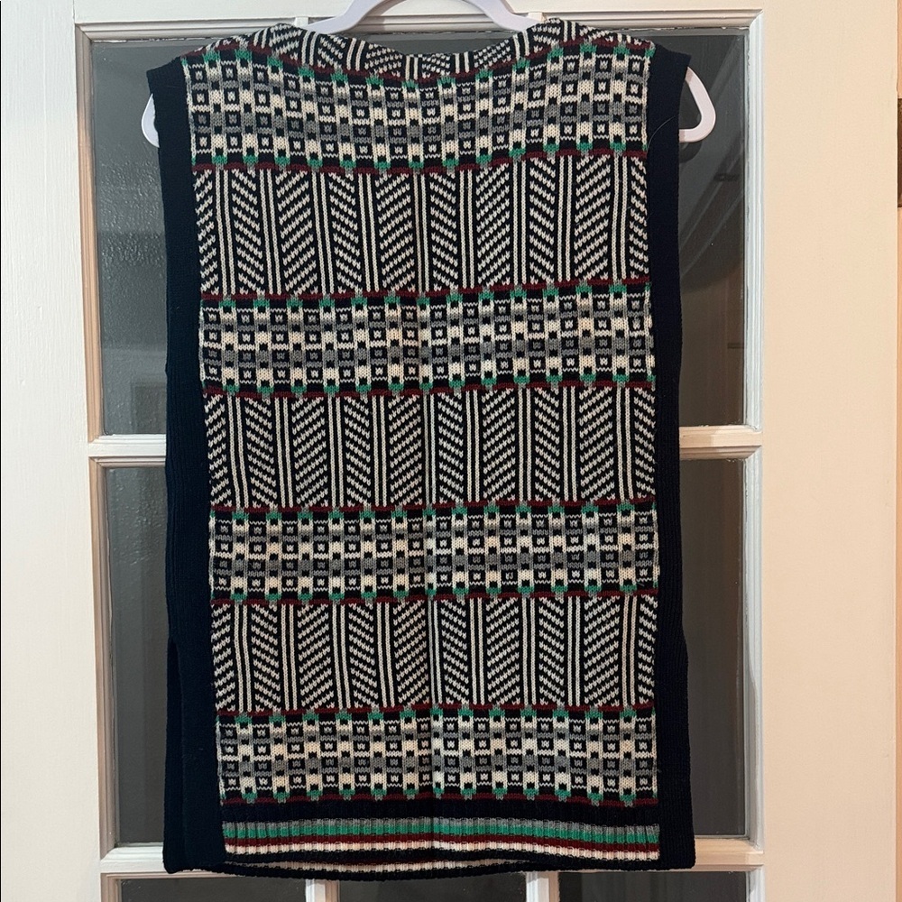 Geometric Patterned sweater vest